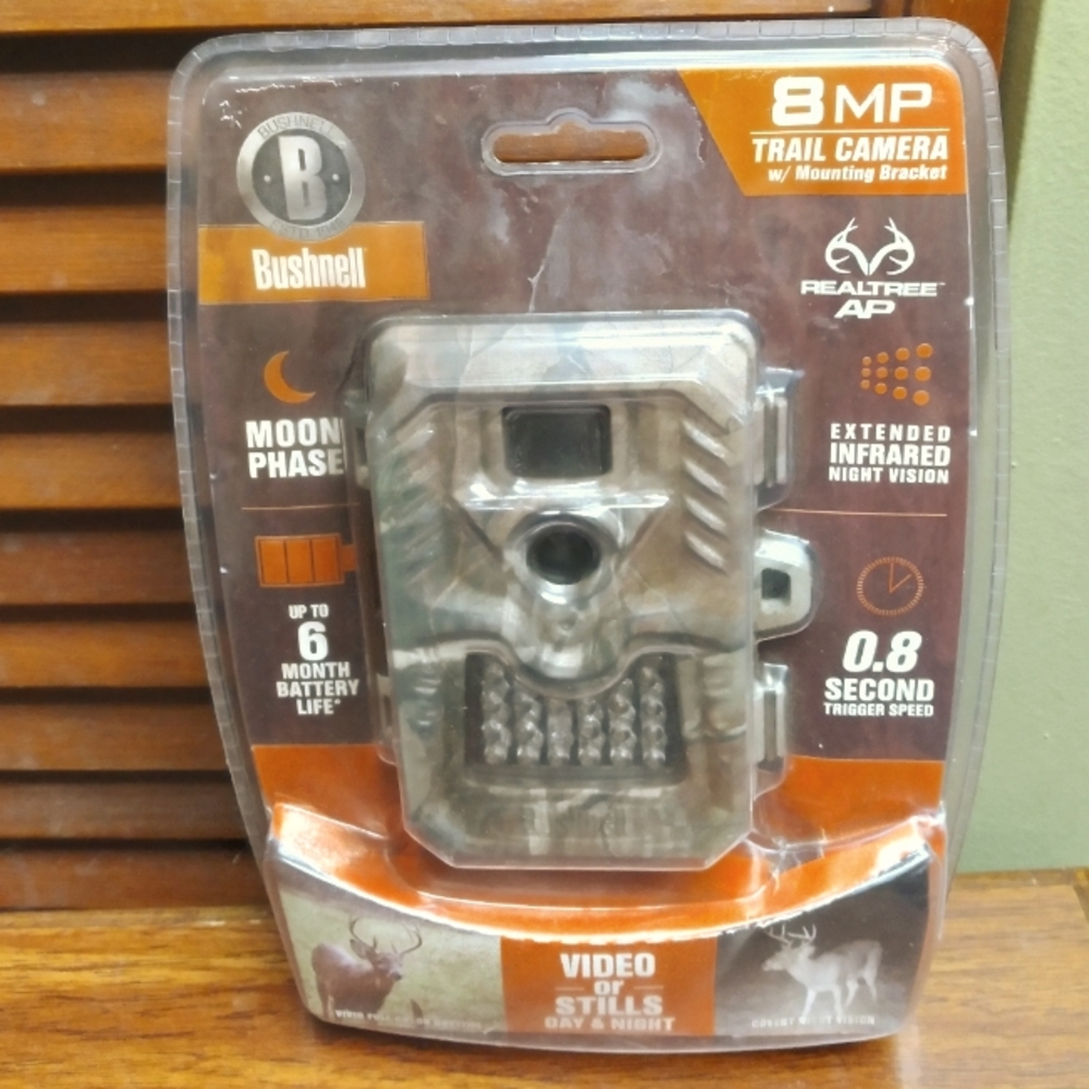 Bushnell 8mp trail camera w/mounting bracket